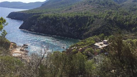 lugares abandonados ibiza|Ibiza: the abandoned constructions of the Cala d’En。